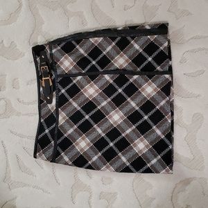 LIKE NEW!   WHBM plaid mini skirt